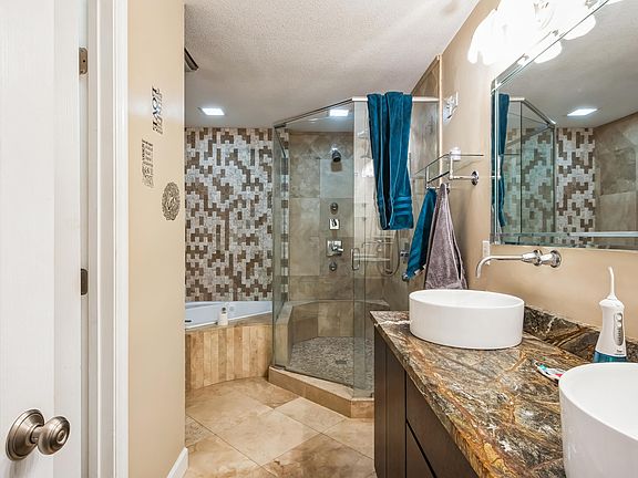 4th image of 2801 Maple Hollow Ln