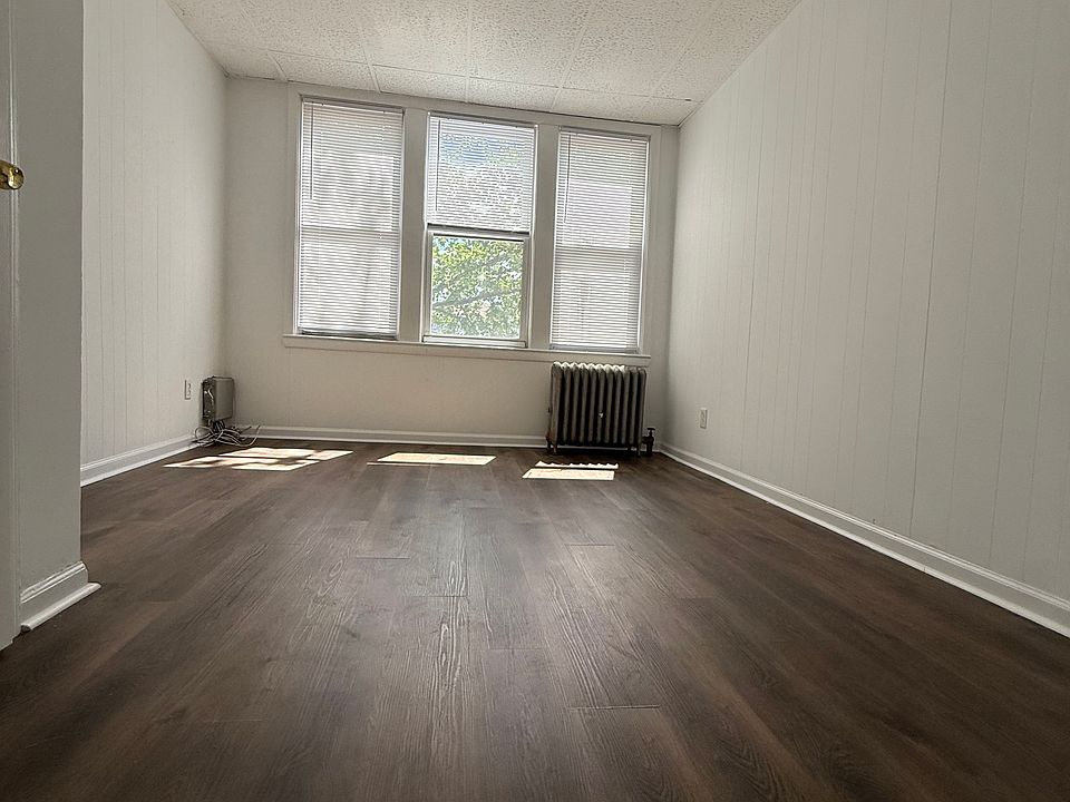 1st image of 402 Armstrong Ave #2