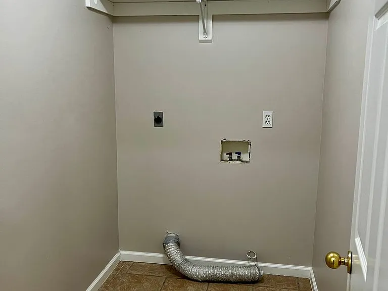 2105 Sheffield Dr — Photo 10