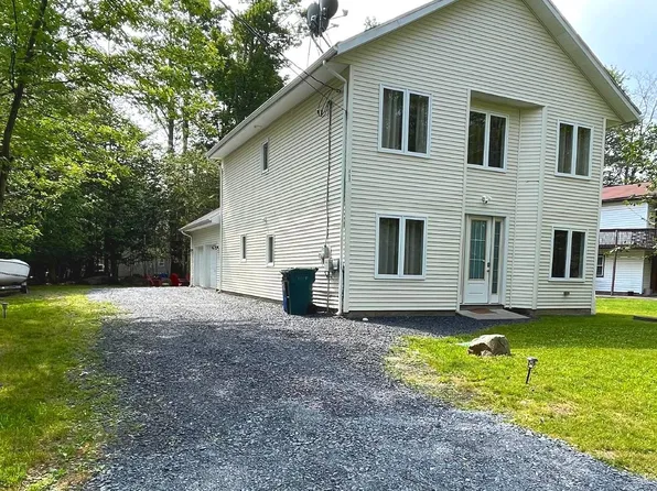 1718 Rolling Hills Dr, Tobyhanna, PA 18466