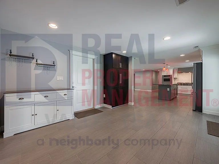 1725 Crock Dr — Photo 6