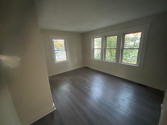 3rd image of 25 Ridgeway Ave