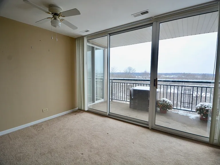 6020 Oakwood Dr #4H — Photo 3