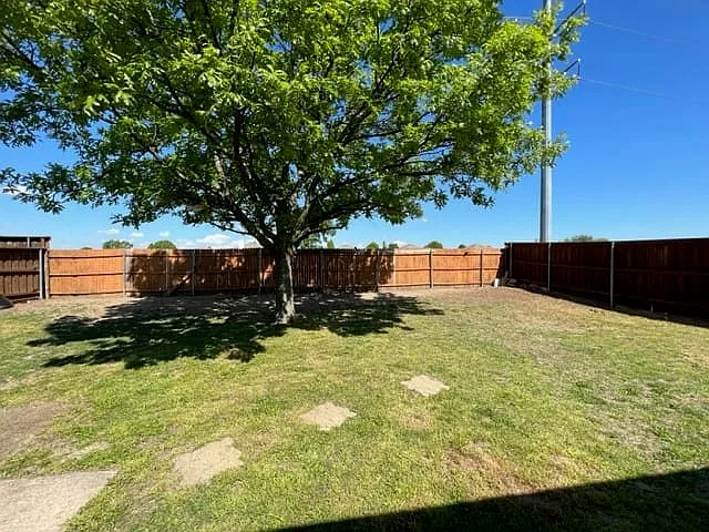 712 Linden Ave — Photo 2