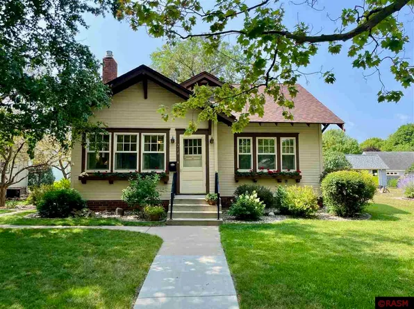 214 W Elm St, Saint Peter, MN 56082