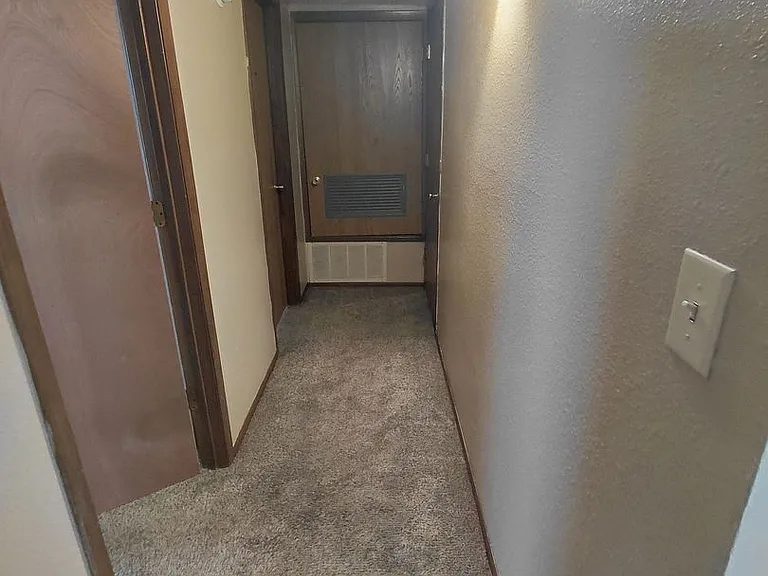 East Terrace Apts — Photo 11