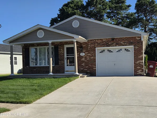7 Augusta Court, Toms River, NJ 08757