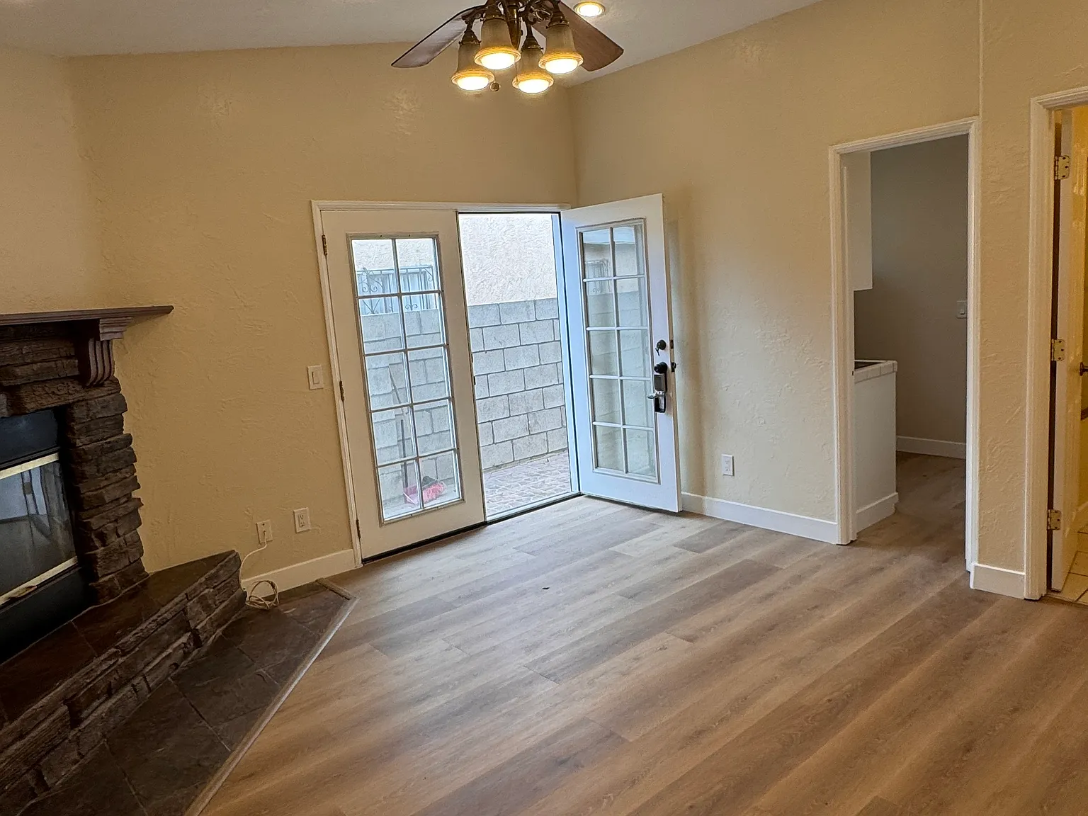Studio, 303 sqft, $2,150 — Photo 1