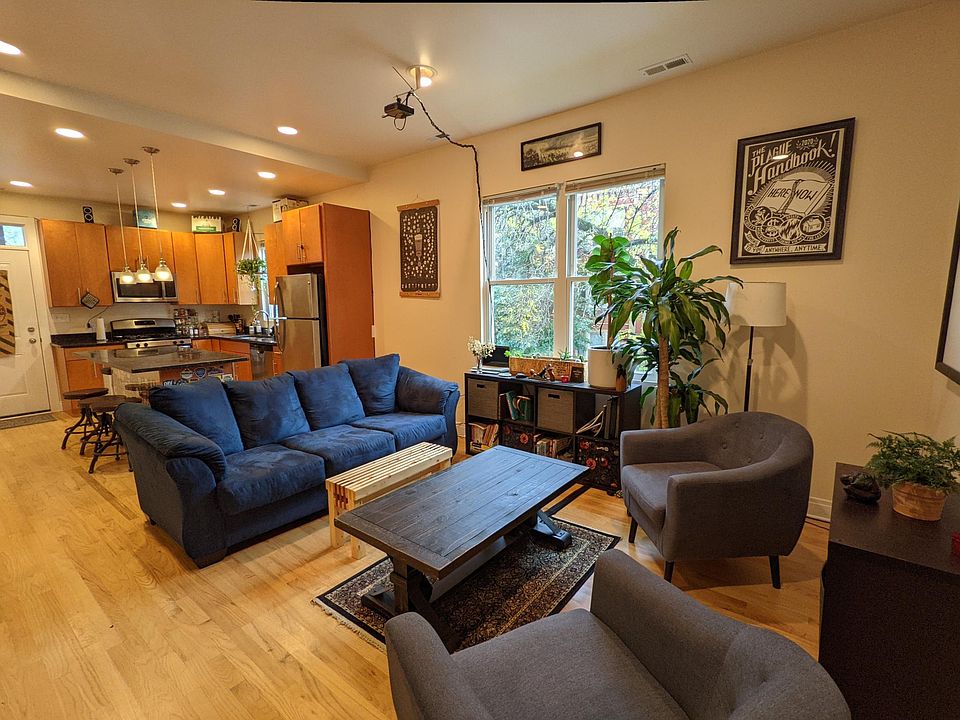 1st image of 2301 N Maplewood Ave #2E