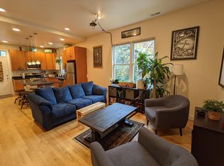 2301 N Maplewood Ave #2E, Chicago, IL 60647