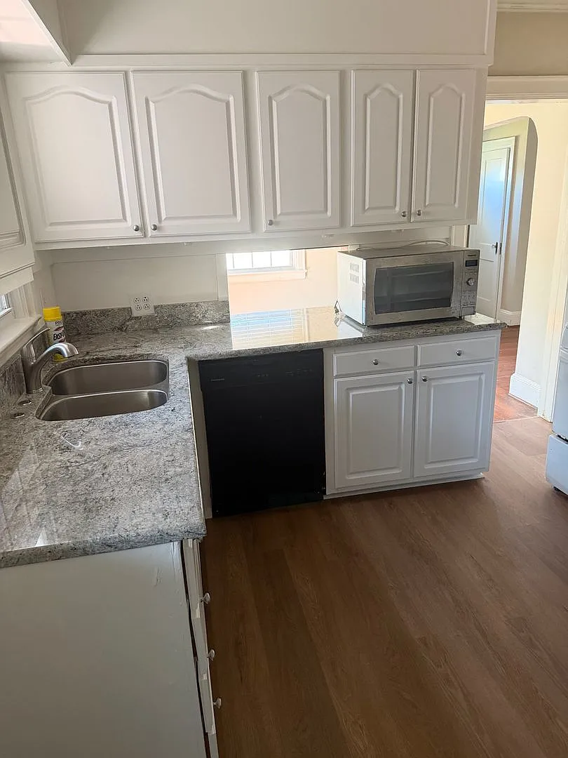 3 bedroom, 1 bathroom house on Central Ave — Photo 2
