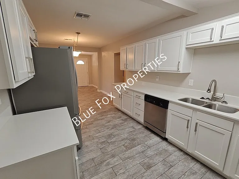 619 S Highland Ave — Photo 6