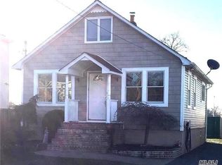 48 Ogden Rd, West Islip, NY 11795