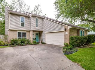 304 Woodcombe Dr, Houston, TX 77062