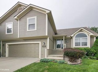 1213 Goldenrain Tree Cir, Liberty, MO 64068