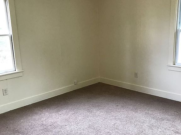 4th image of 328 Williamsburg St
