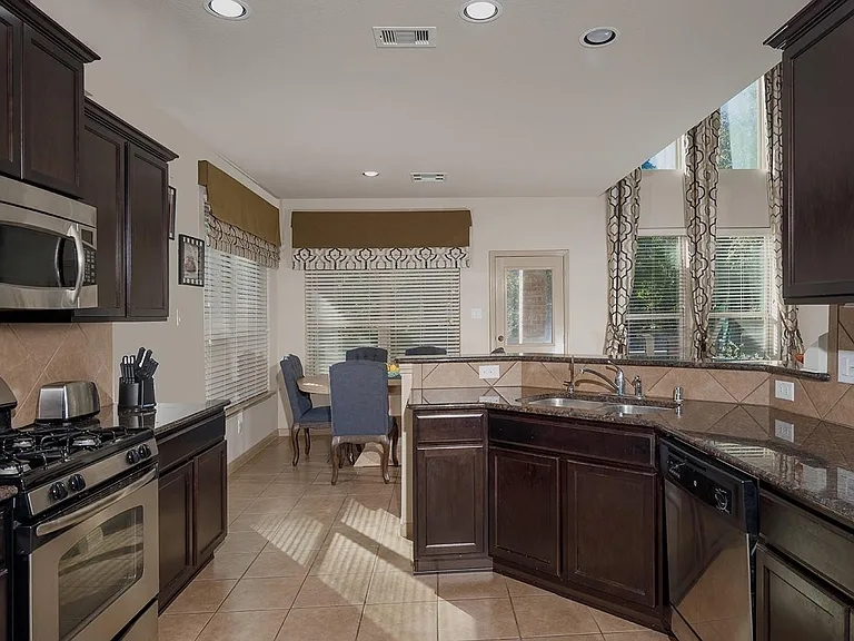 222 Hawkhurst Ct — Photo 11