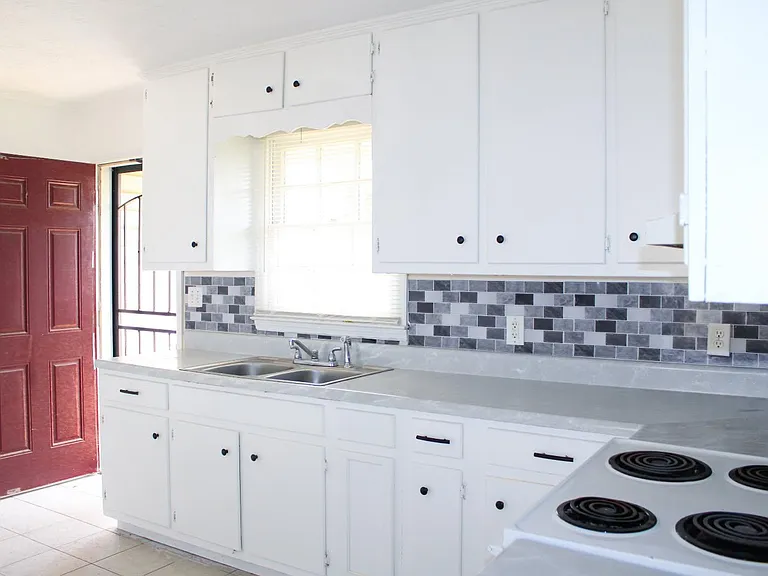 128 Pearl St — Photo 9