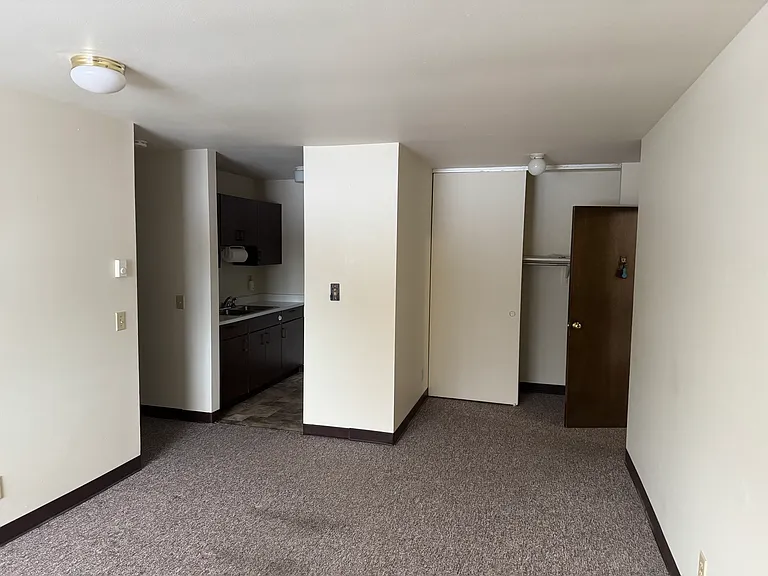 410 W Maple St #12 — Photo 5