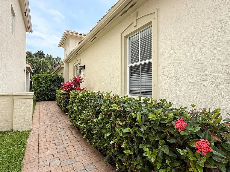 167 Isle Verde Way — Photo 16