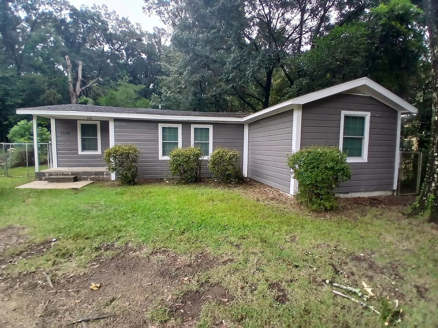 3 bed, 1046 sqft, $1,300 — Photo 1