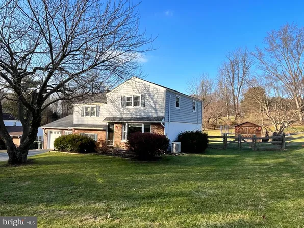 1411 Manorwood Dr, West Chester, PA 19382