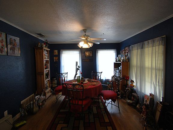 2nd image of 3303 Sherwood Ln