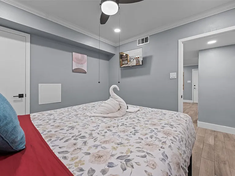 3611 Graustark St #17 — Photo 10