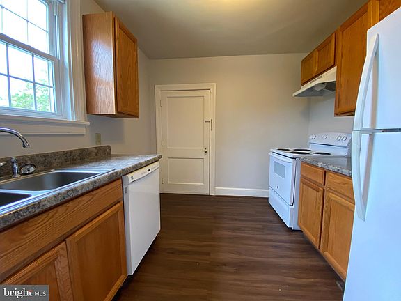 4th image of 1324 Kenmore Ave #C