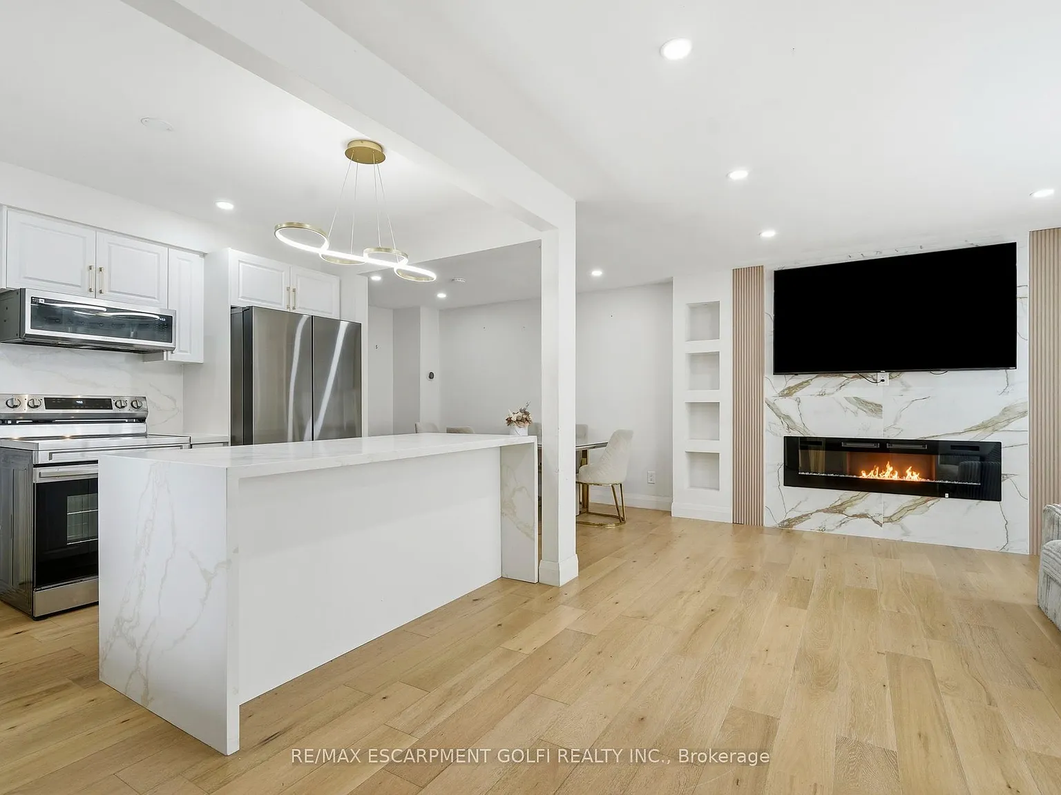 3 bed, $2,100 — Photo 2