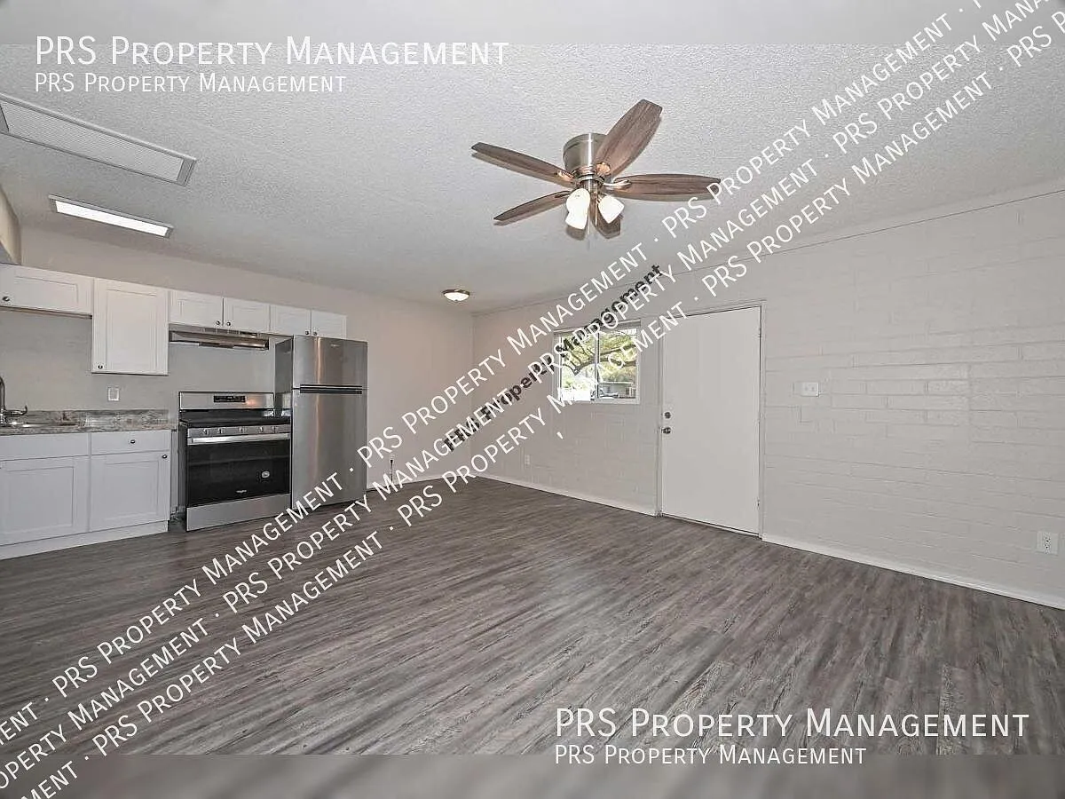 Cozy one bedroom in Country Club Villas! — Photo 2