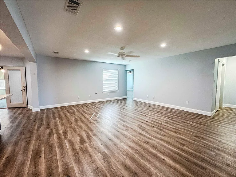 2201 Bradford Dr — Photo 5