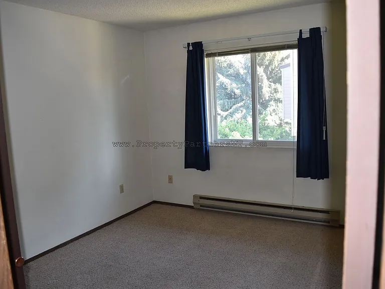 211 S 15th Ave — Photo 2