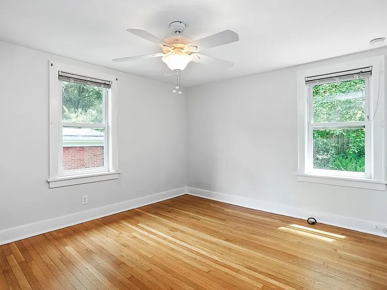 804 Center Ave — Photo 12