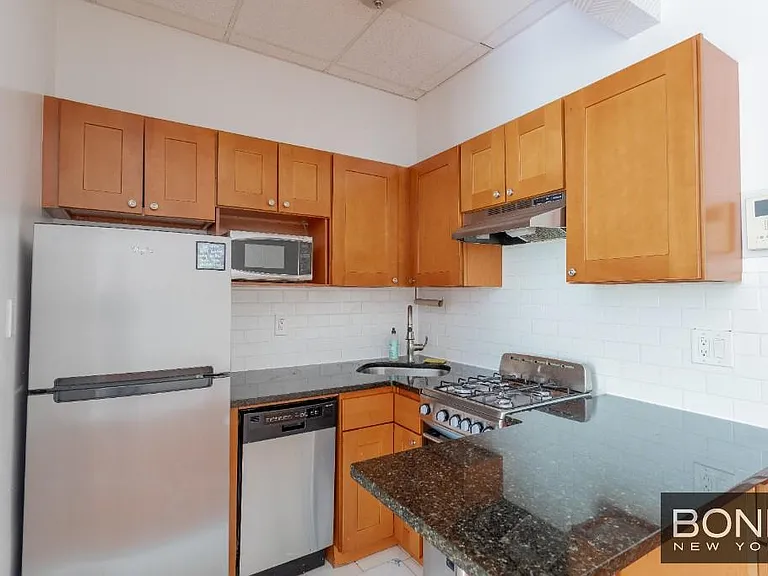 794 Lexington Ave #3R — Photo 4