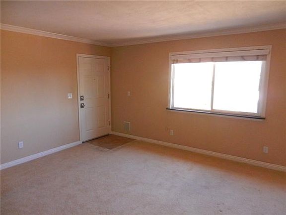 2nd image of 1040 29th St APT 5