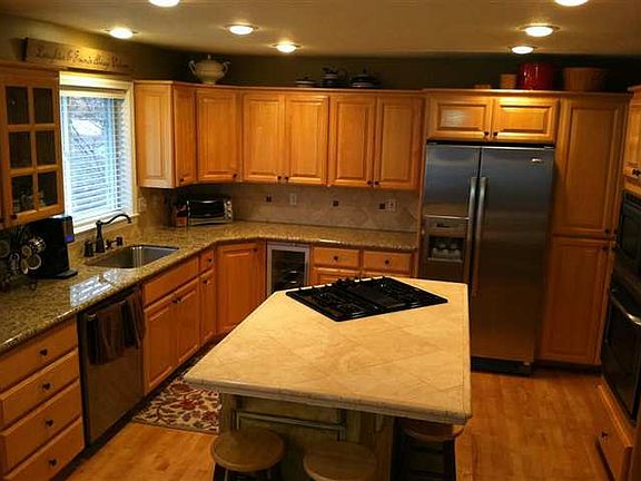 4th image of 2210 E Brookfield Ln