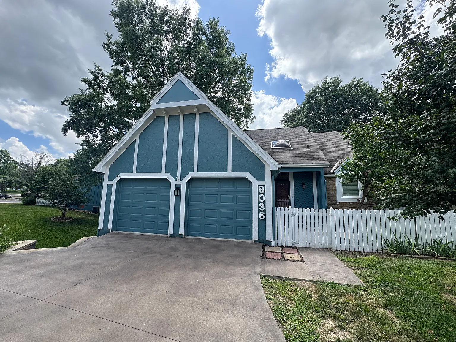 4 bed, 3.5 bath, 3017 sqft, $3,195 — Photo 2