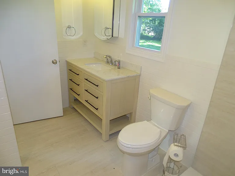 449 E Street Rd — Photo 22