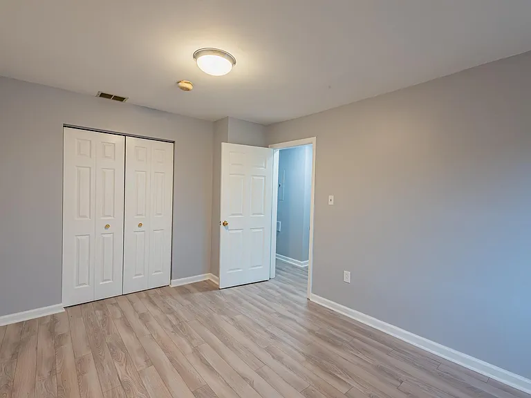104 N Graham St — Photo 8