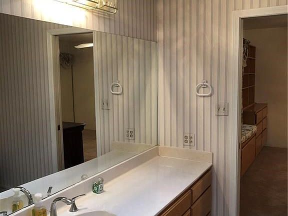 5th image of 5843 Deer Valley Dr