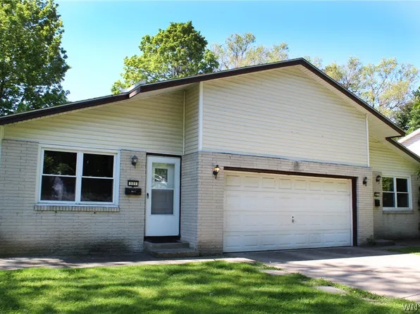 111 Sunshine Dr, Amherst, NY 14228