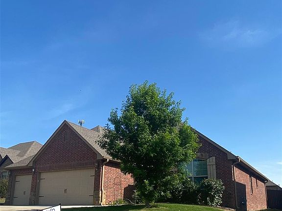 2nd image of 4305 NE Mossy Oak Dr