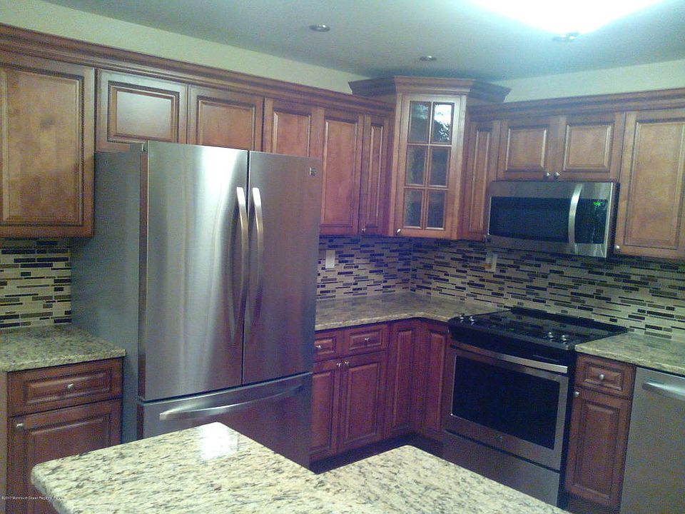 1st image of 8A Buckingham Dr