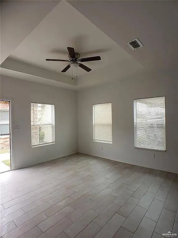 2 bed, 2.0 bath, 3192 sqft, $900 — Photo 3
