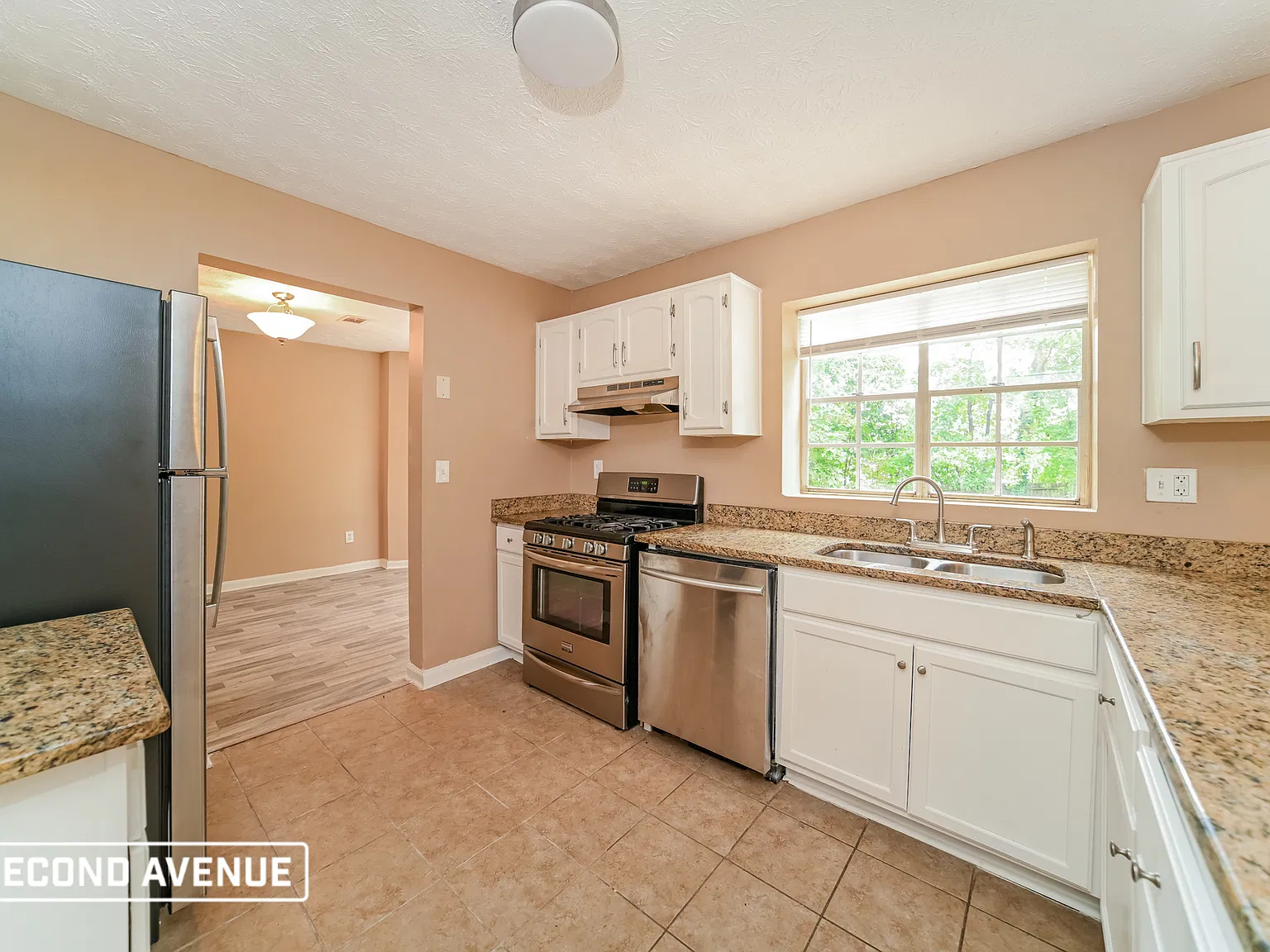 3 bed, 3.0 bath, 1642 sqft, $1,949 — Photo 3