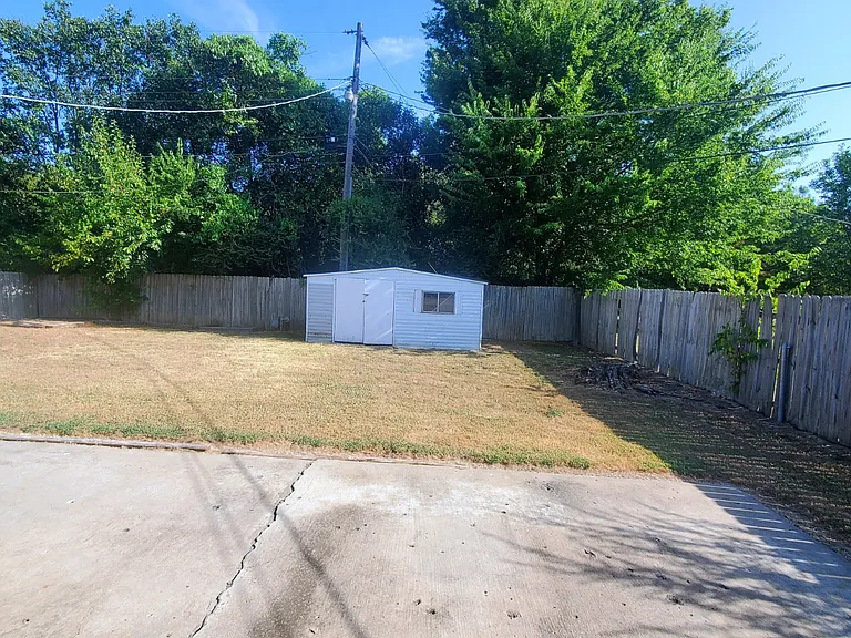 Circle Dr — Photo 2
