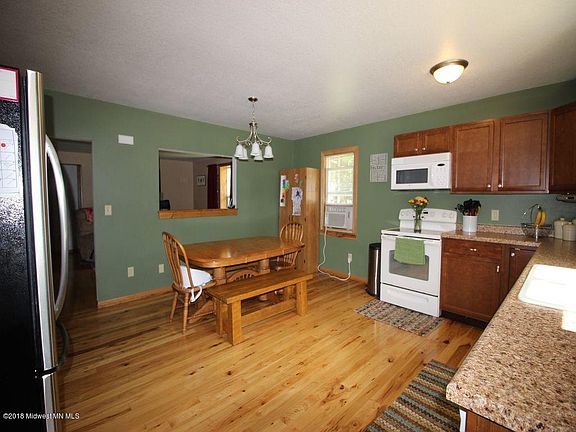 3rd image of 733 1st St NE