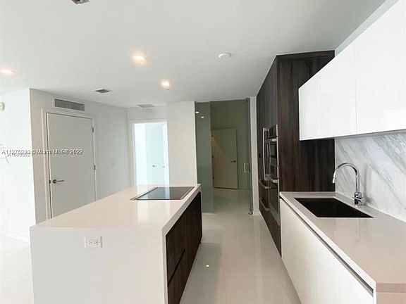 3rd image of 851 NE 1st Ave #3609