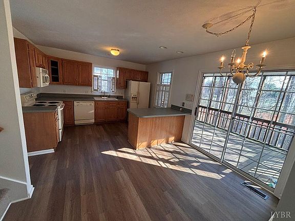 2nd image of 408 Wexford Pl